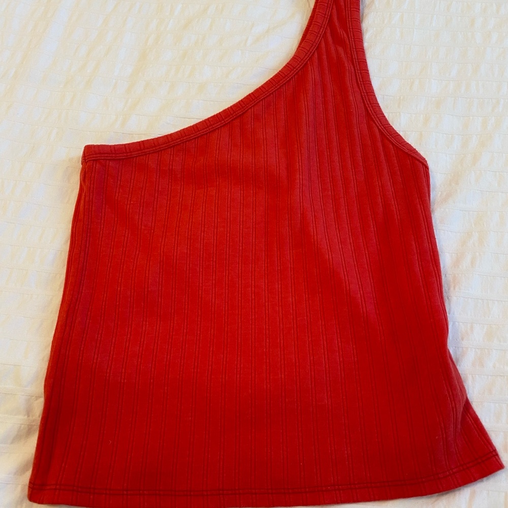 One shoulder top